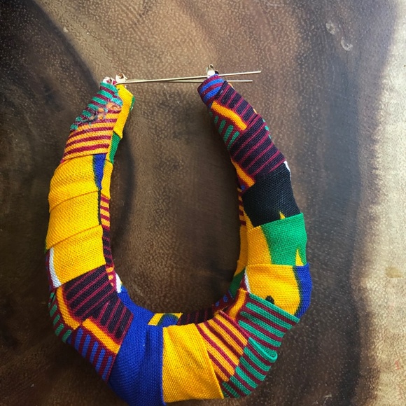 Matching Kente Head Wrap and Earrings - Picture 6 of 8